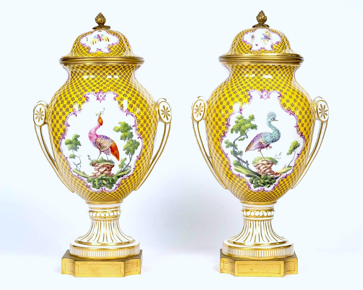 Pair Of Covered Vases In Paris Porcelain With Gilt Bronze Mounts 