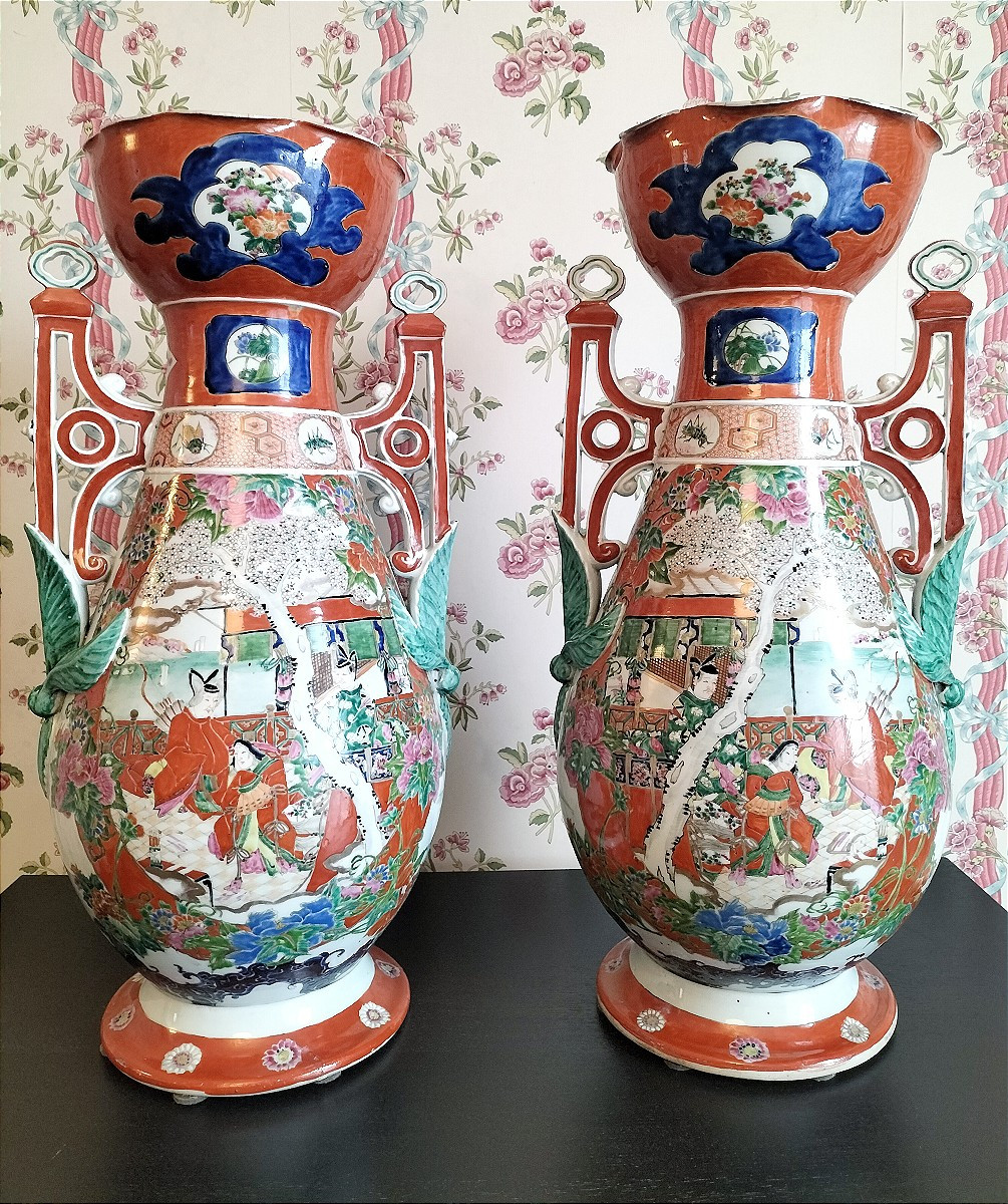 Paire de grands vases en porcelaine du Japon Kutani