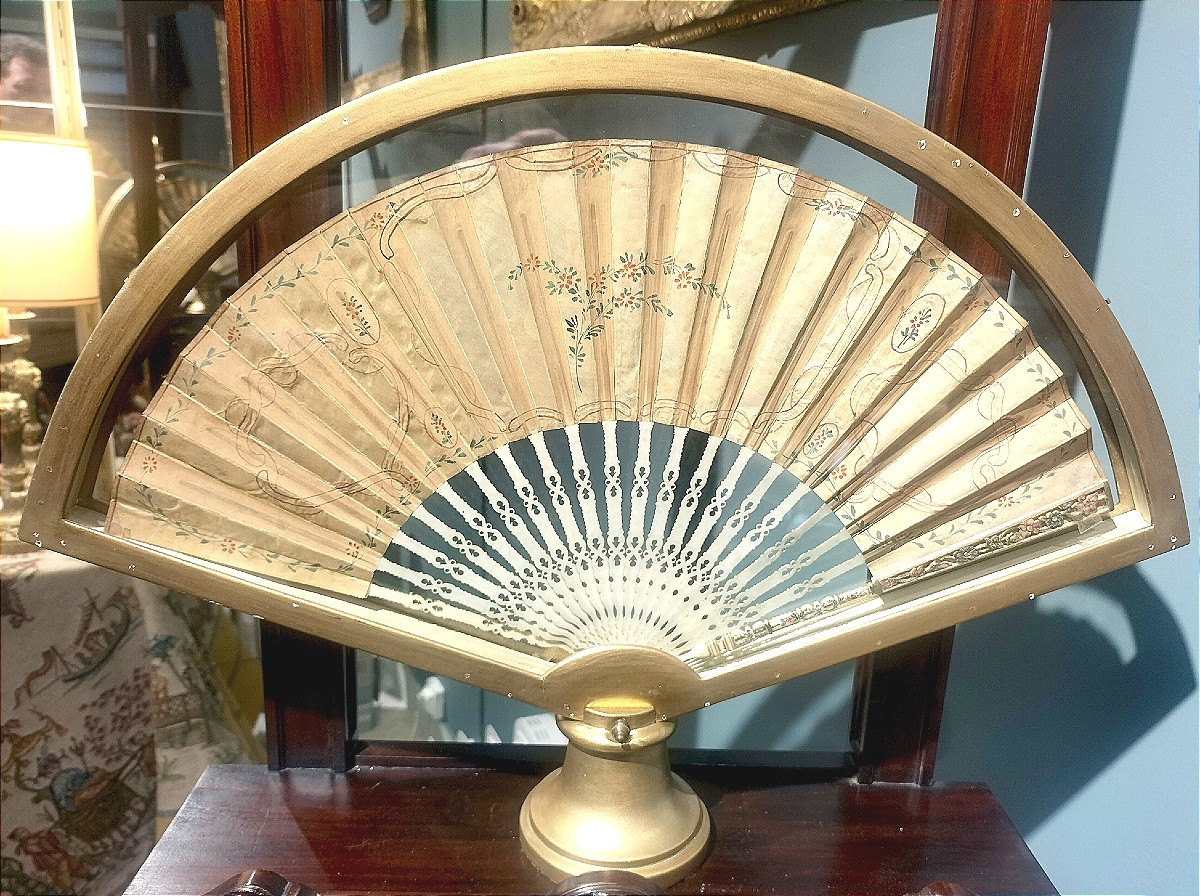 An 18th-century Fan In A Gilded Wooden Case -photo-4