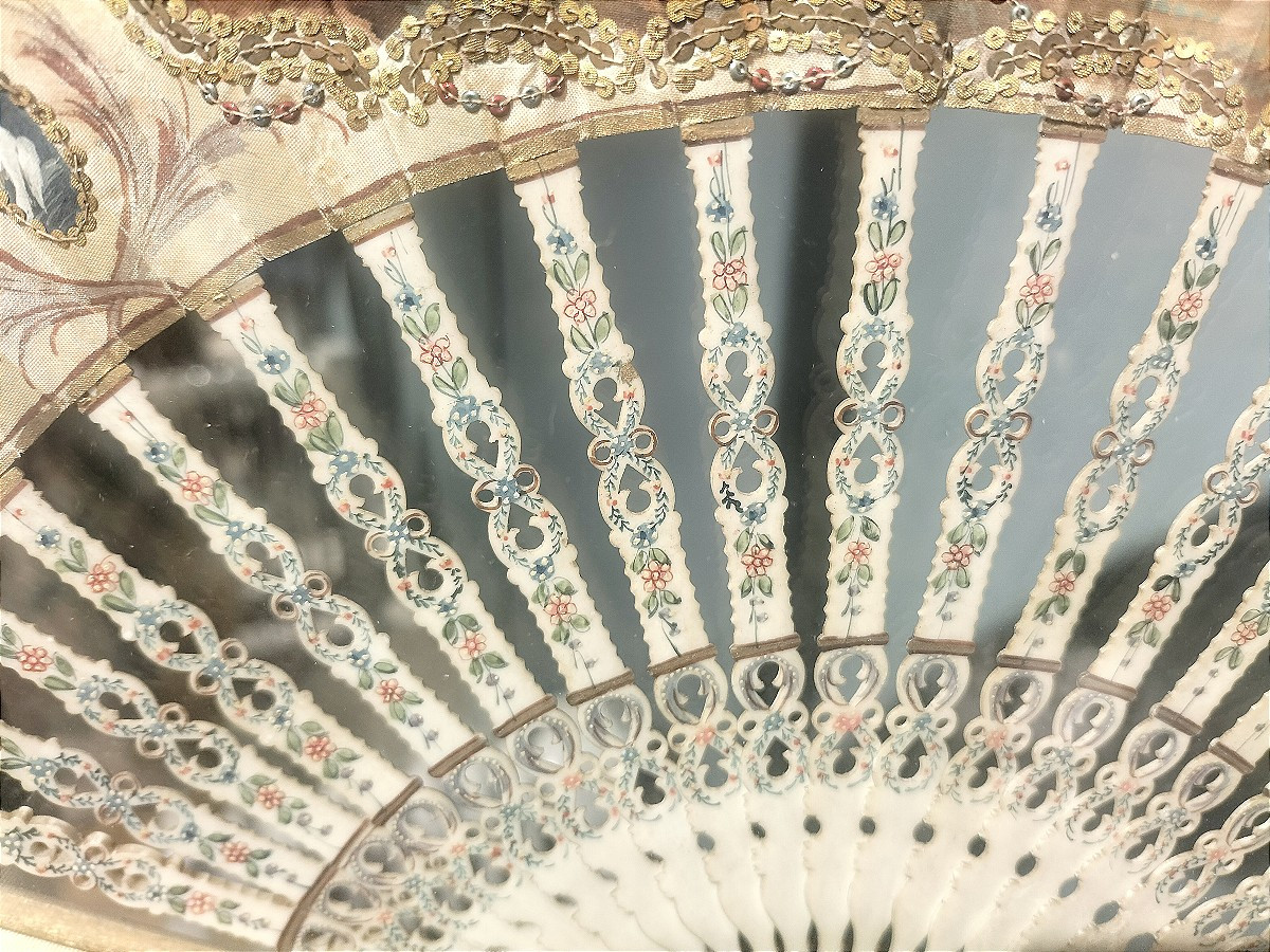 An 18th-century Fan In A Gilded Wooden Case -photo-6