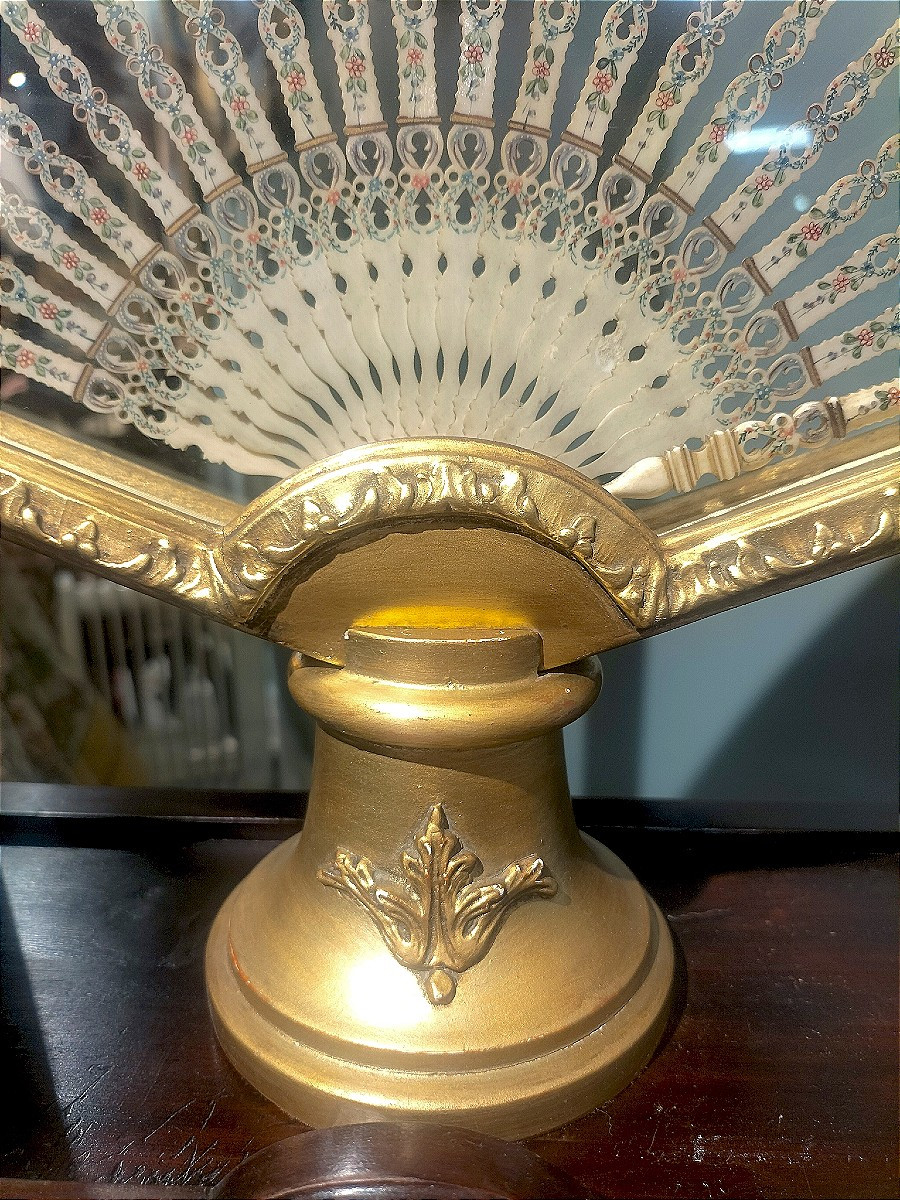 An 18th-century Fan In A Gilded Wooden Case -photo-7