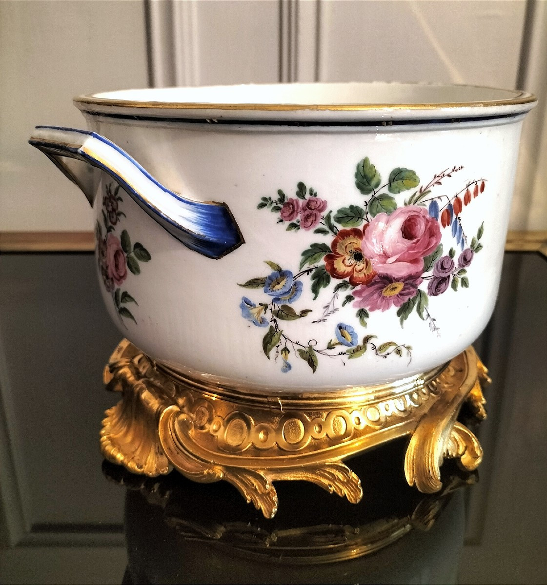 Sèvres 18th Century Porcelain Bowl With Handles And Gilt Bronze Mount -photo-3