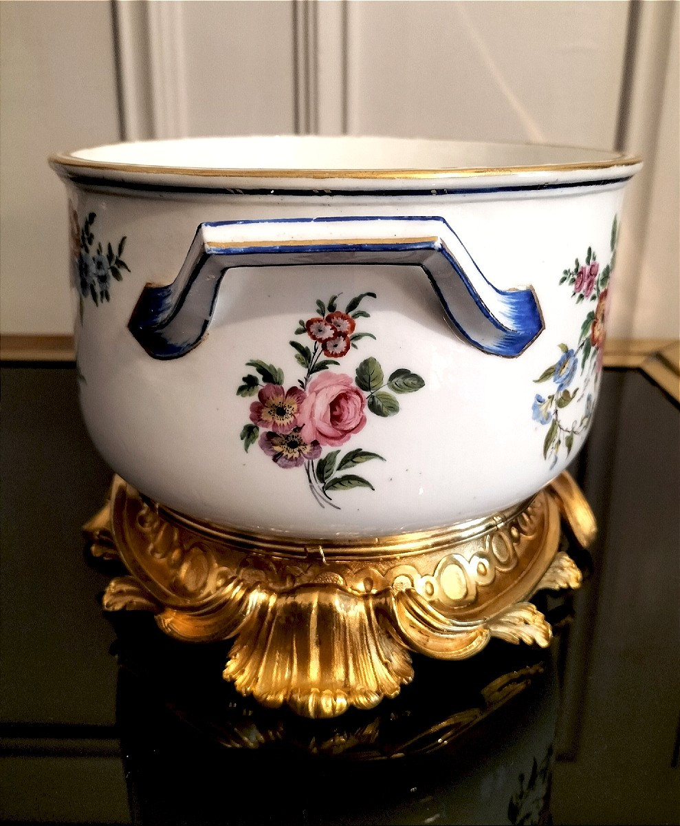 Sèvres 18th Century Porcelain Bowl With Handles And Gilt Bronze Mount -photo-4