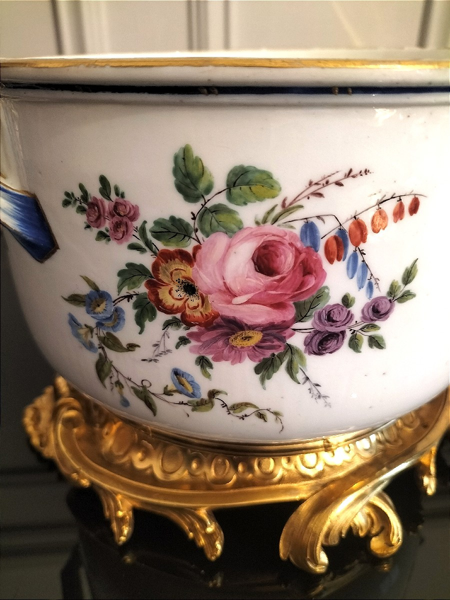 Sèvres 18th Century Porcelain Bowl With Handles And Gilt Bronze Mount -photo-1