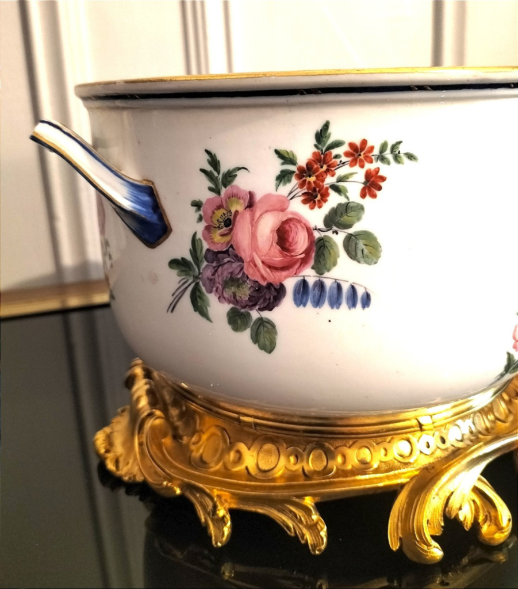 Sèvres 18th Century Porcelain Bowl With Handles And Gilt Bronze Mount -photo-3