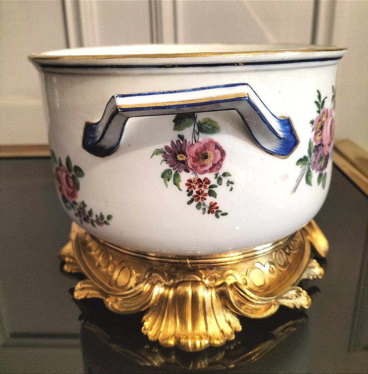 Sèvres 18th Century Porcelain Bowl With Handles And Gilt Bronze Mount -photo-5
