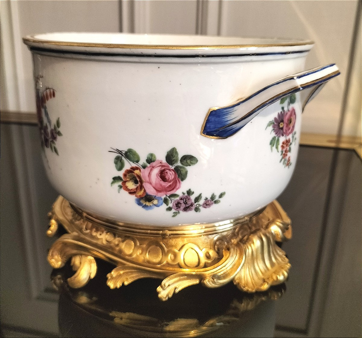 Sèvres 18th Century Porcelain Bowl With Handles And Gilt Bronze Mount -photo-7