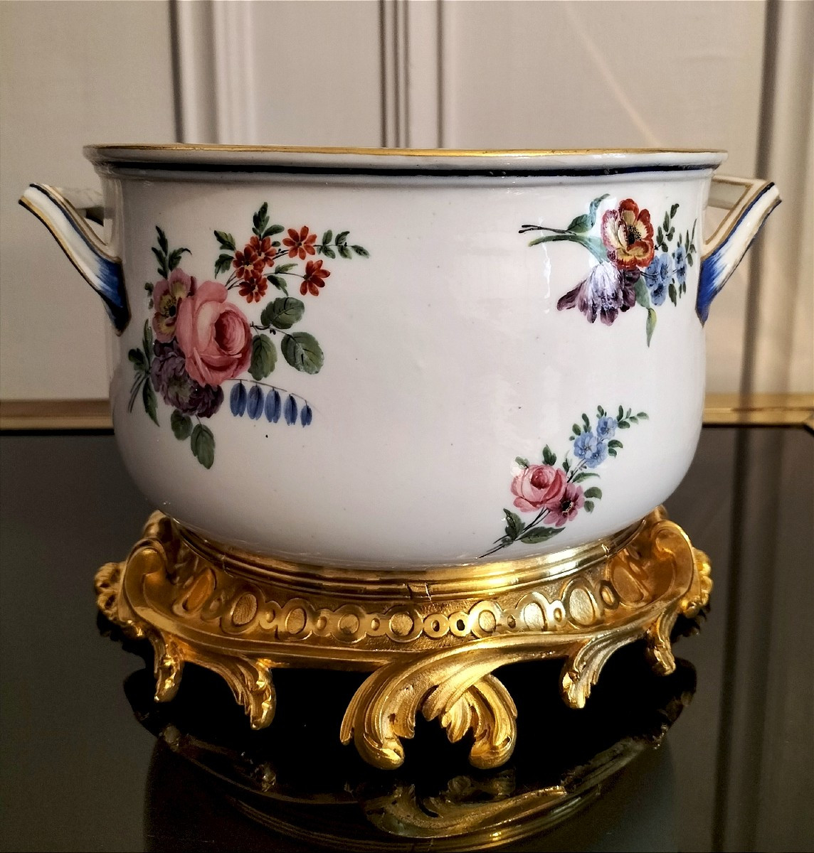 Sèvres 18th Century Porcelain Bowl With Handles And Gilt Bronze Mount 