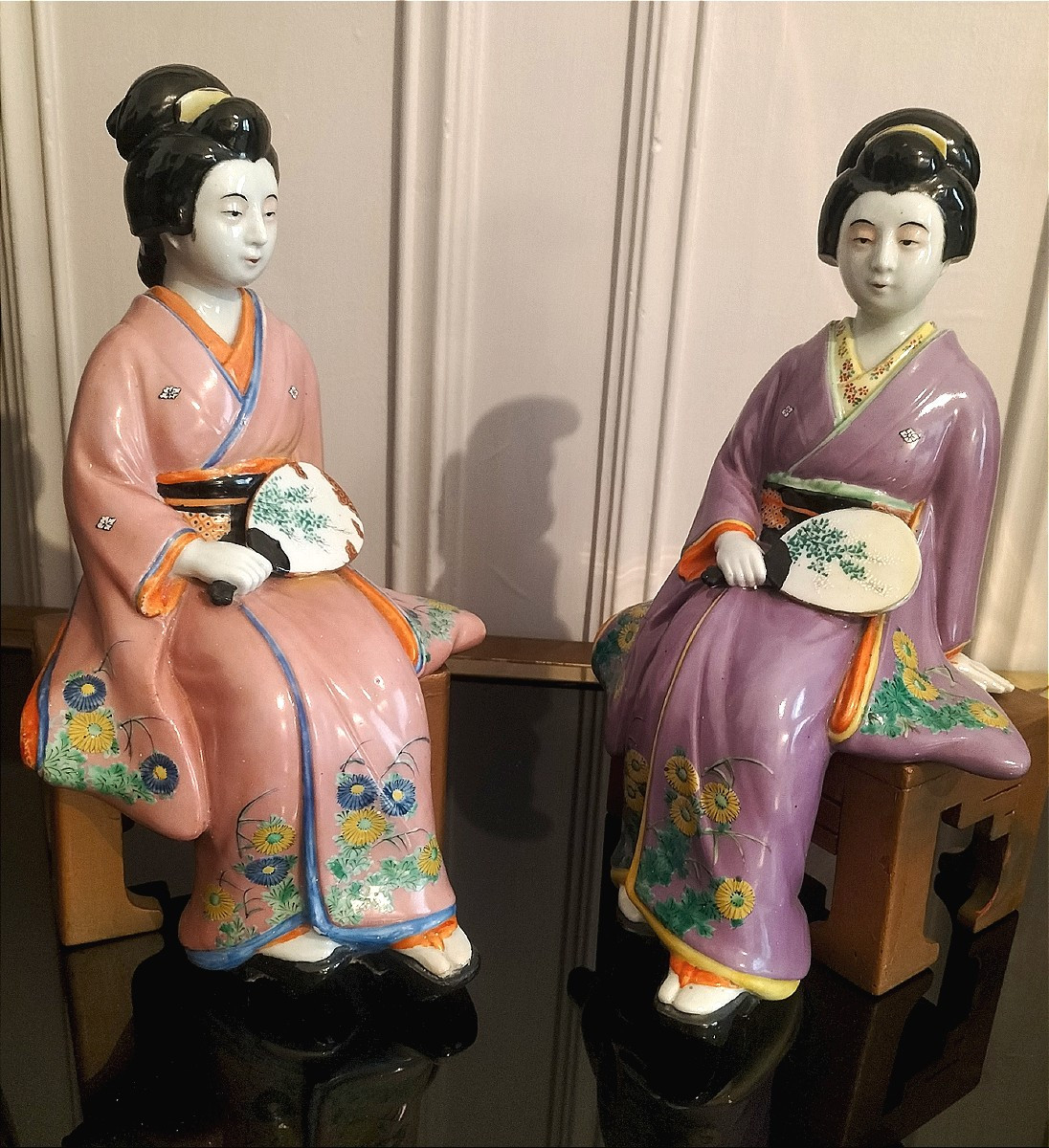Paire de geisha en porcelaine Japon Époque Taishō  1912 - 1926 