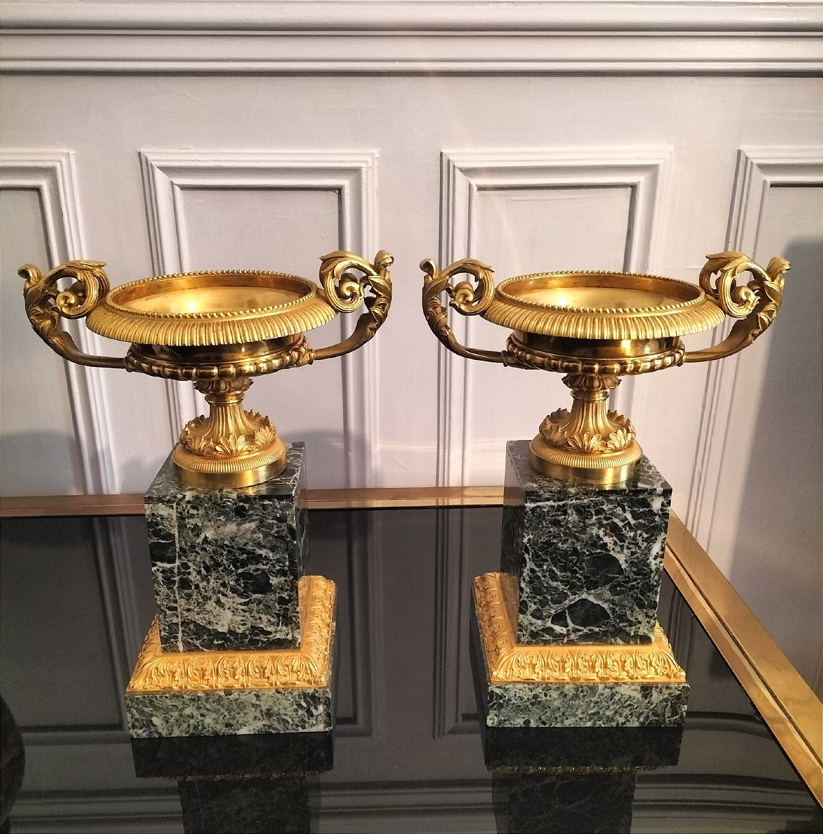 Paire de coupe tazza en bronze doré style Empire Charles X