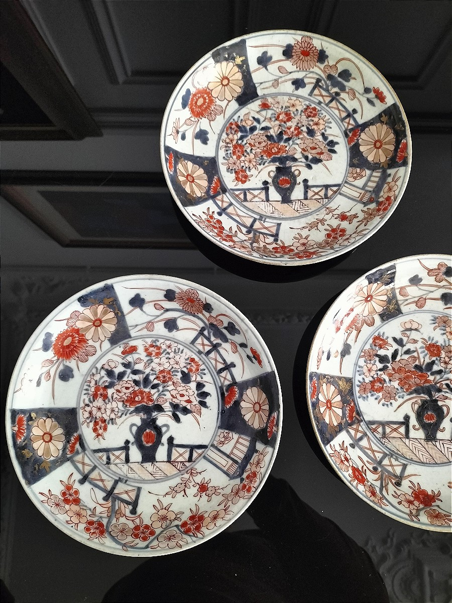 Suite de 3 assiettes en porcelaine Imari Japon Époque Edo  -photo-1