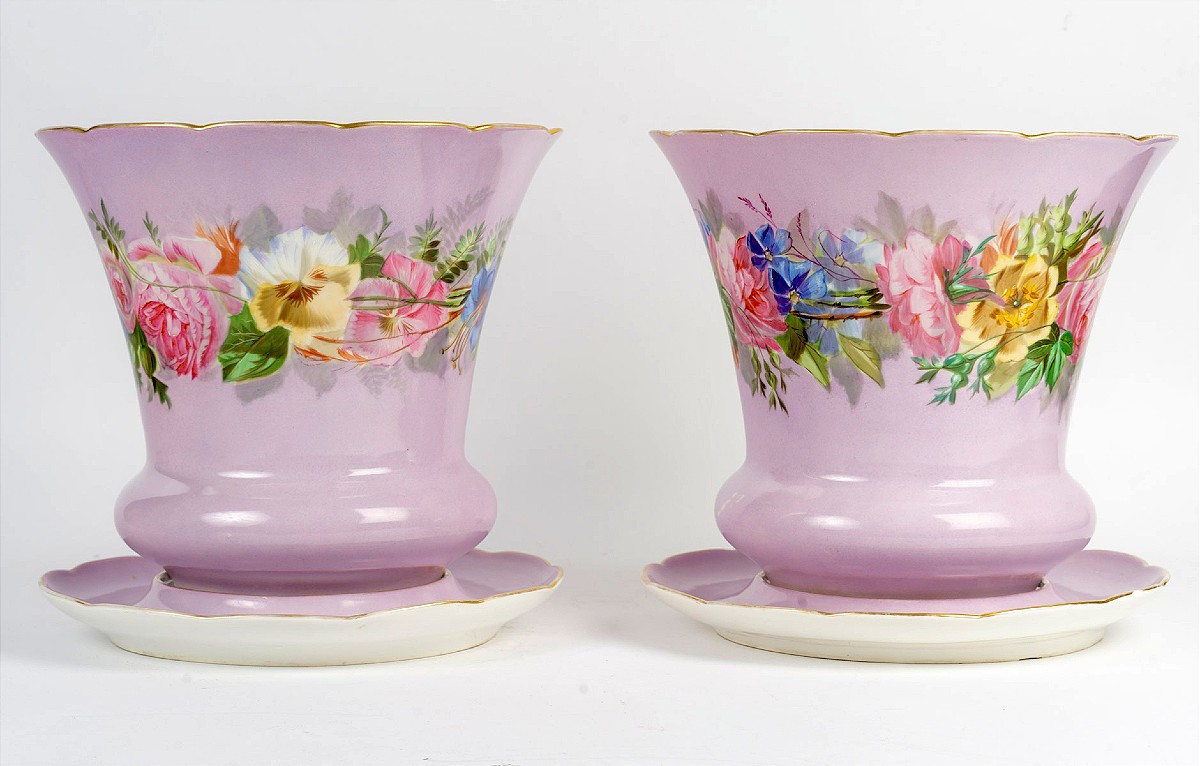 Paire de cache pots et leur soucoupe en porcelaine de Paris 