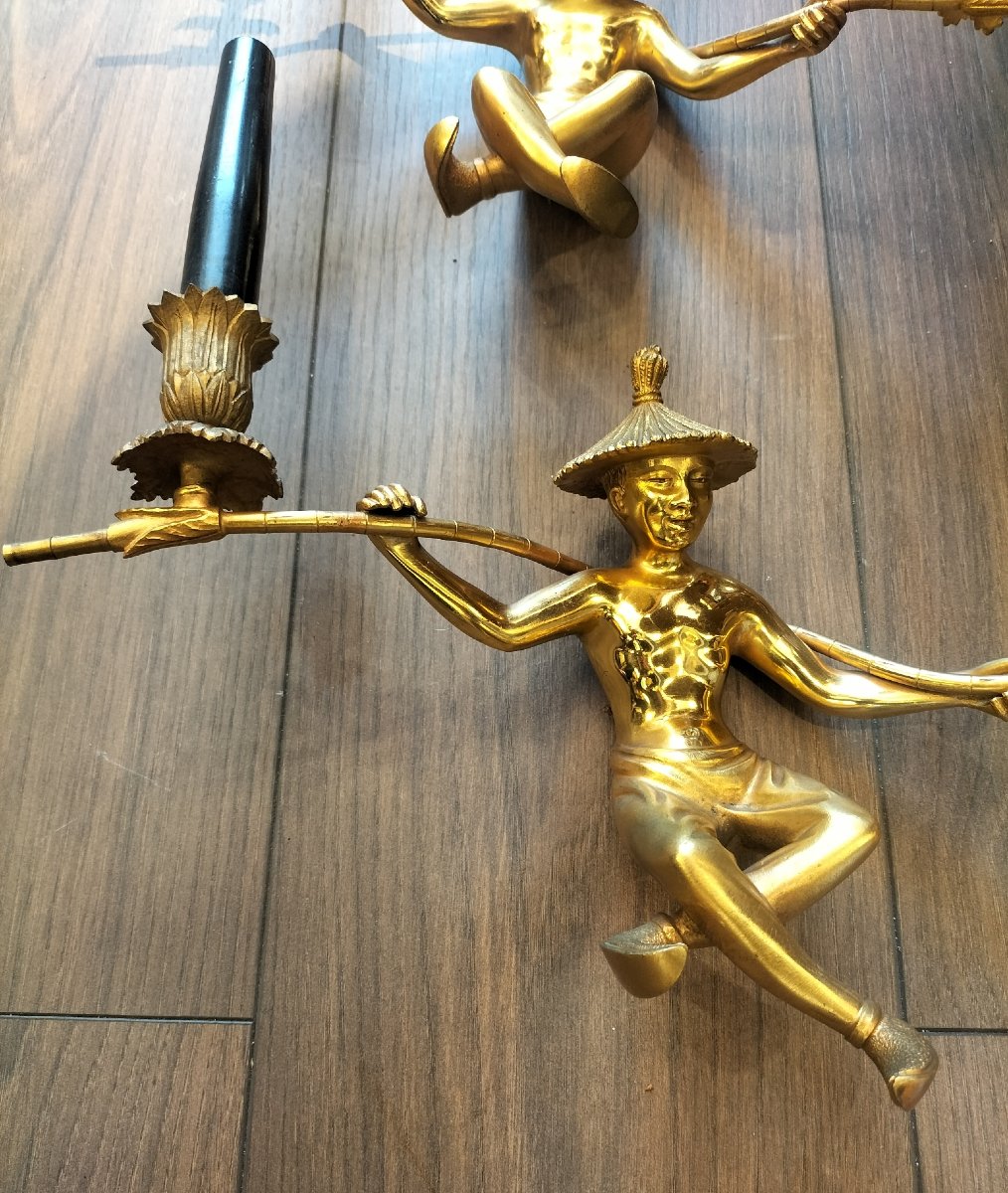 Suite de 3 appliques en bronze doré dit " aux chinois " circa 1940-photo-3
