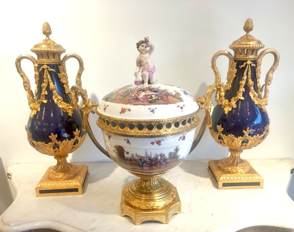 Pair Of Large Sèvres Blue Porcelain Vases With Gilded Bronze Mounts -photo-5