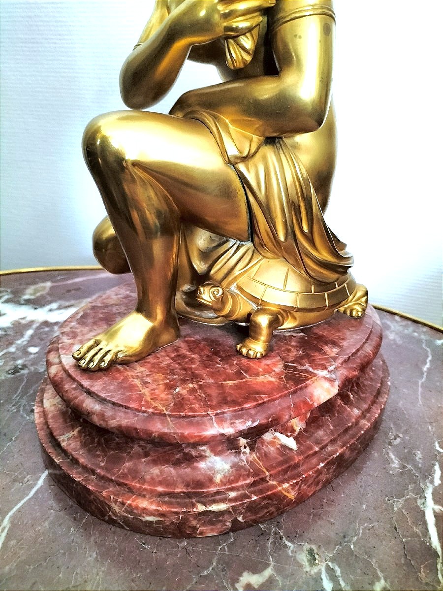Sculpture en bronze doré d'après L'Antique Aphrodite assise sur une tortue-photo-1