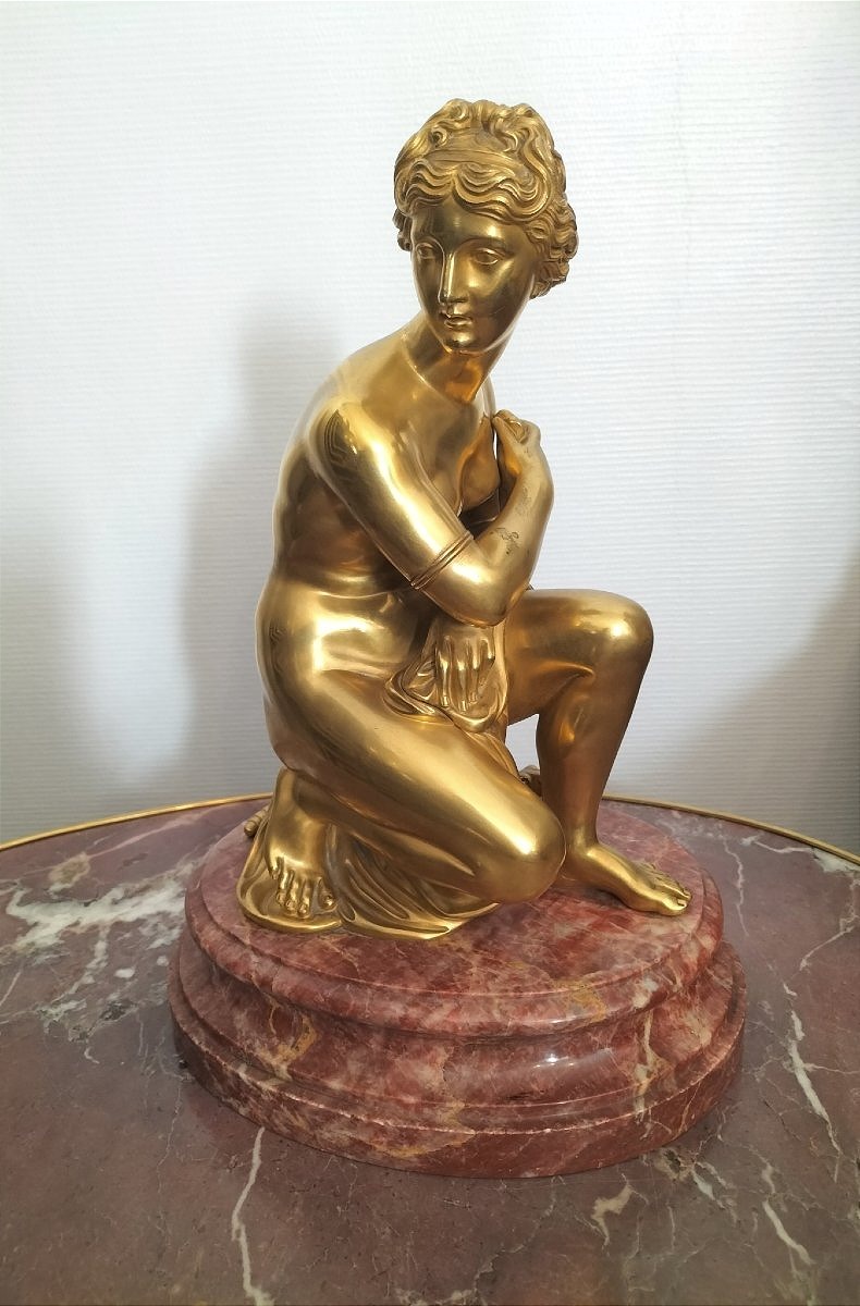 Sculpture en bronze doré d'après L'Antique Aphrodite assise sur une tortue