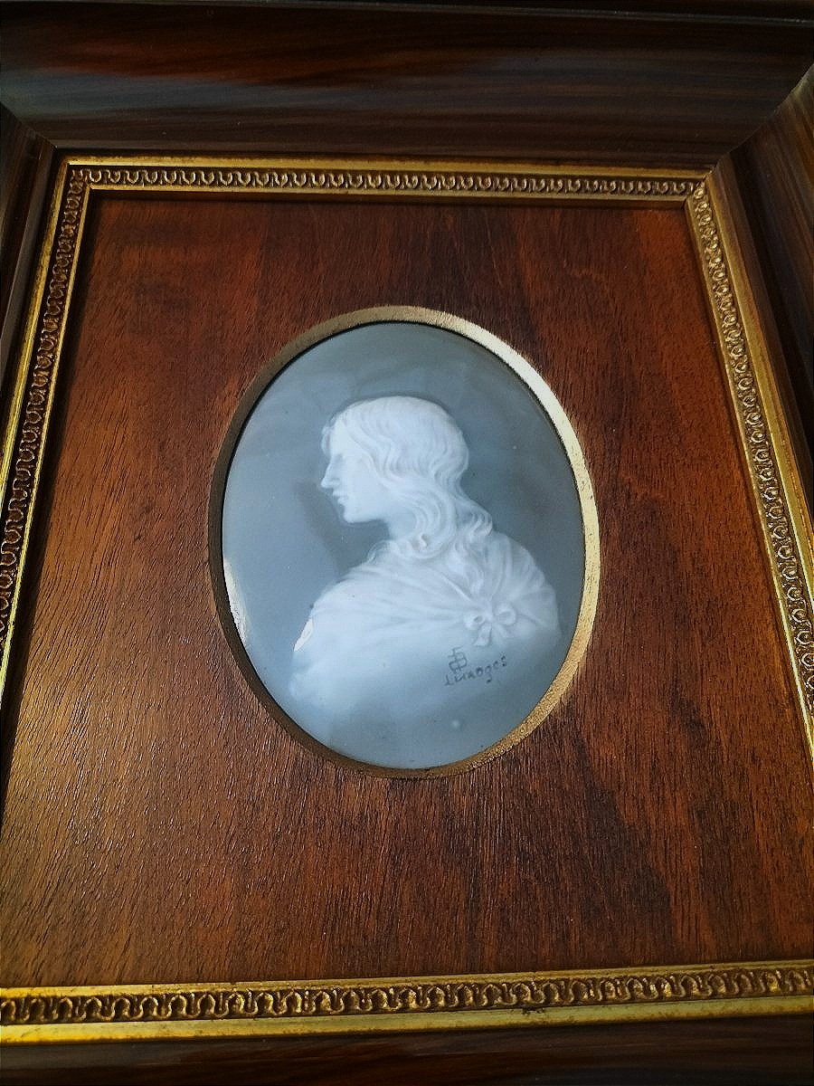 Limoges "pâte Sur Pâte" Porcelain Medallion -photo-1