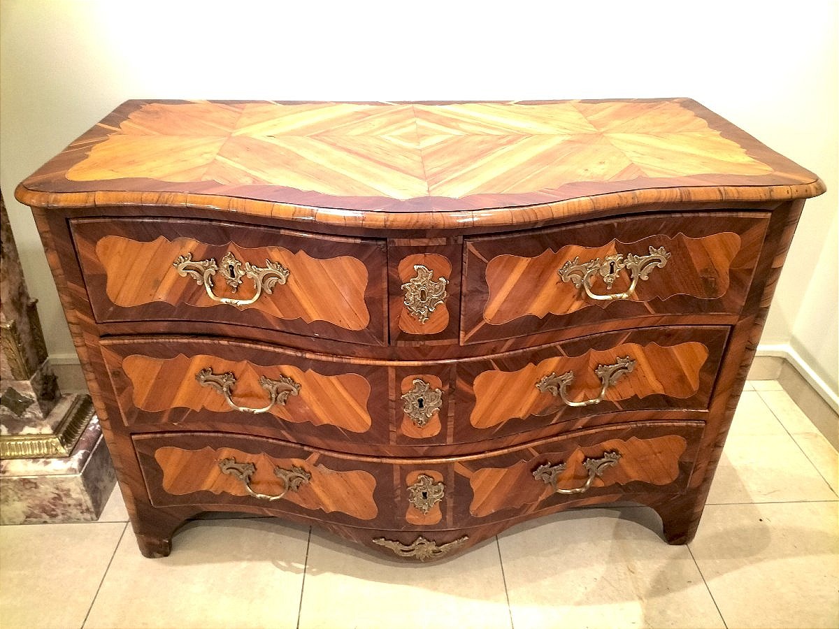Commode en marqueterie époque Louis XV 18ème siècle 