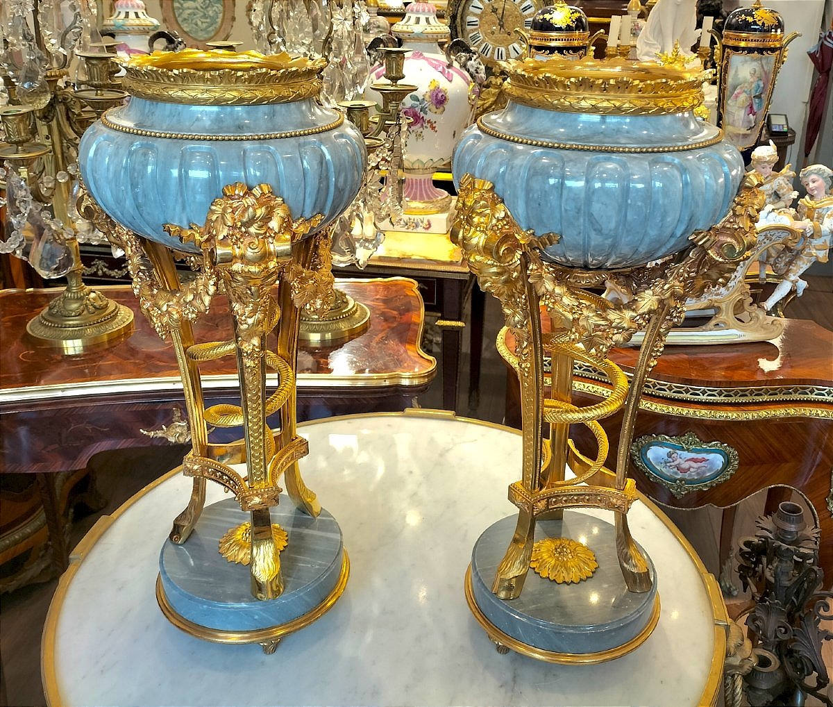 Paire de brûle parfum en marbre bleu Turquin et bronze doré d'après Gouthière -photo-2