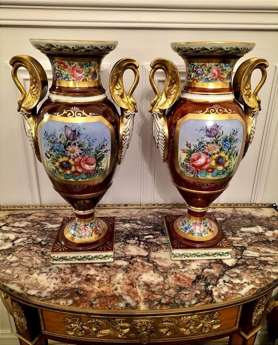 Importante paire de vases en porcelaine de Paris 