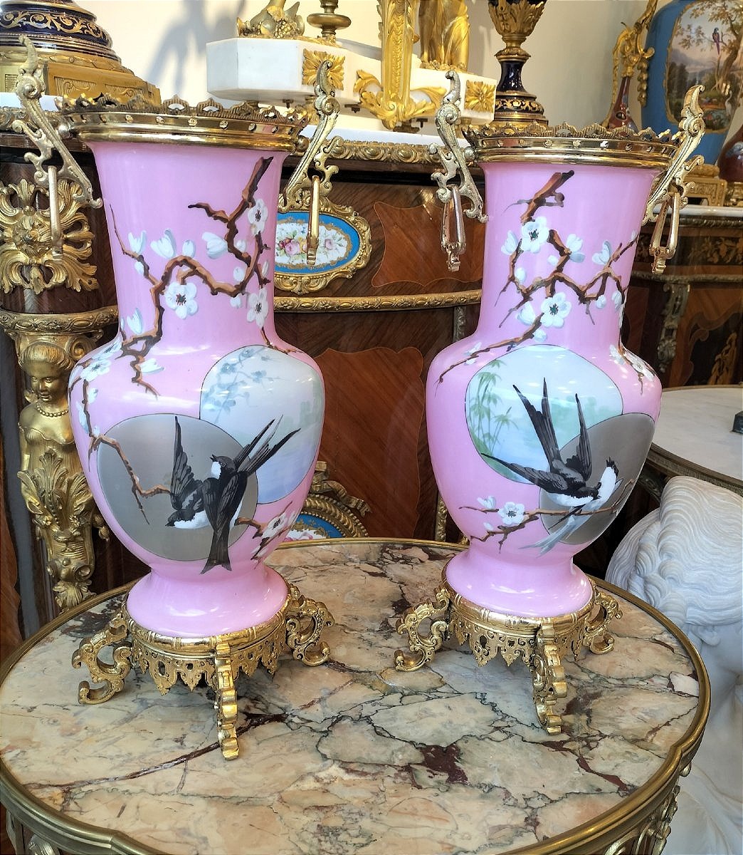 Attribué à Baccarat Paire de vases en opaline japonisant -photo-2
