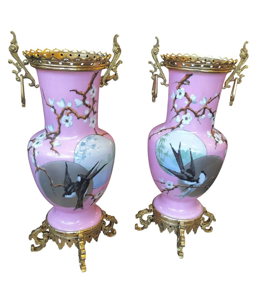 Attribué à Baccarat Paire de vases en opaline japonisant -photo-3