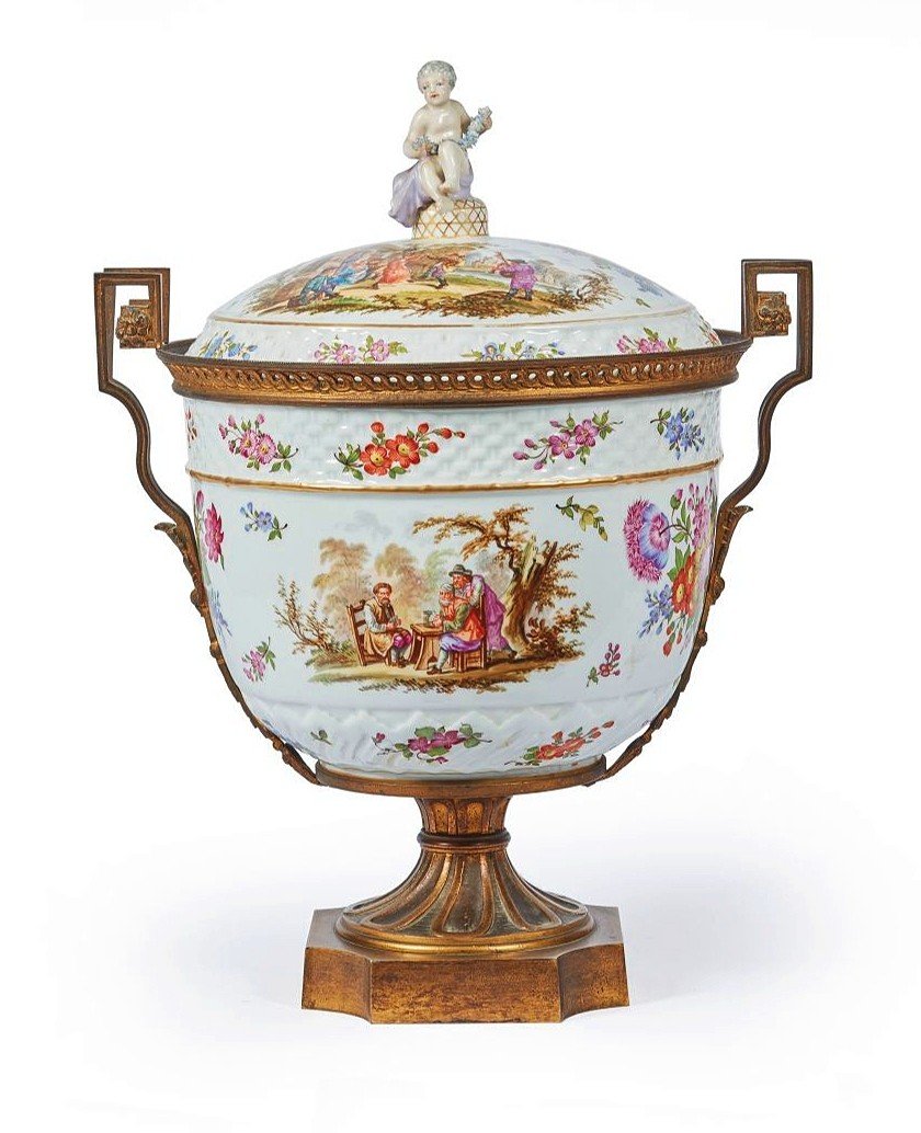 Important Brûle Parfum En Porcelaine Et Bronze Doré 
