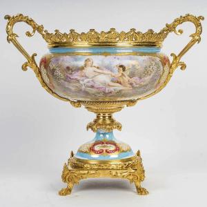 Centerpiece Cup In Porcelain And Gilt Bronze 