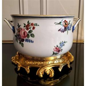 Sèvres 18th Century Porcelain Bowl With Handles And Gilt Bronze Mount 