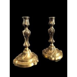 Paire bougeoirs en bronze doré Époque Louis XV
