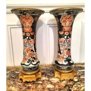 Paire de grands vases cornet en porcelaine de Bayeux monture bronze doré 19ème siècle 