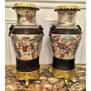 Paire de vases chinois en porcelaine de Nankin 19ème siècle