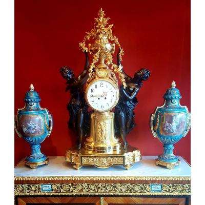 Exceptional Clock Gilt Bronze And Patinated Late 19th Century