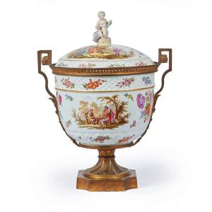 Important Perfume Burner In Porcelain And Gilt Bronze