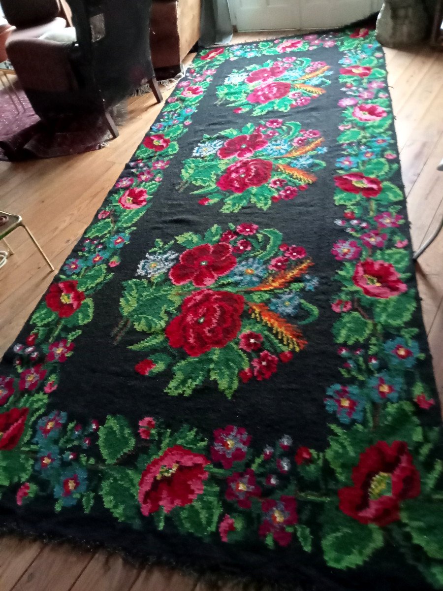 ROUMANIE : "IMPORTANT TAPIS A DECOR FLORAL"