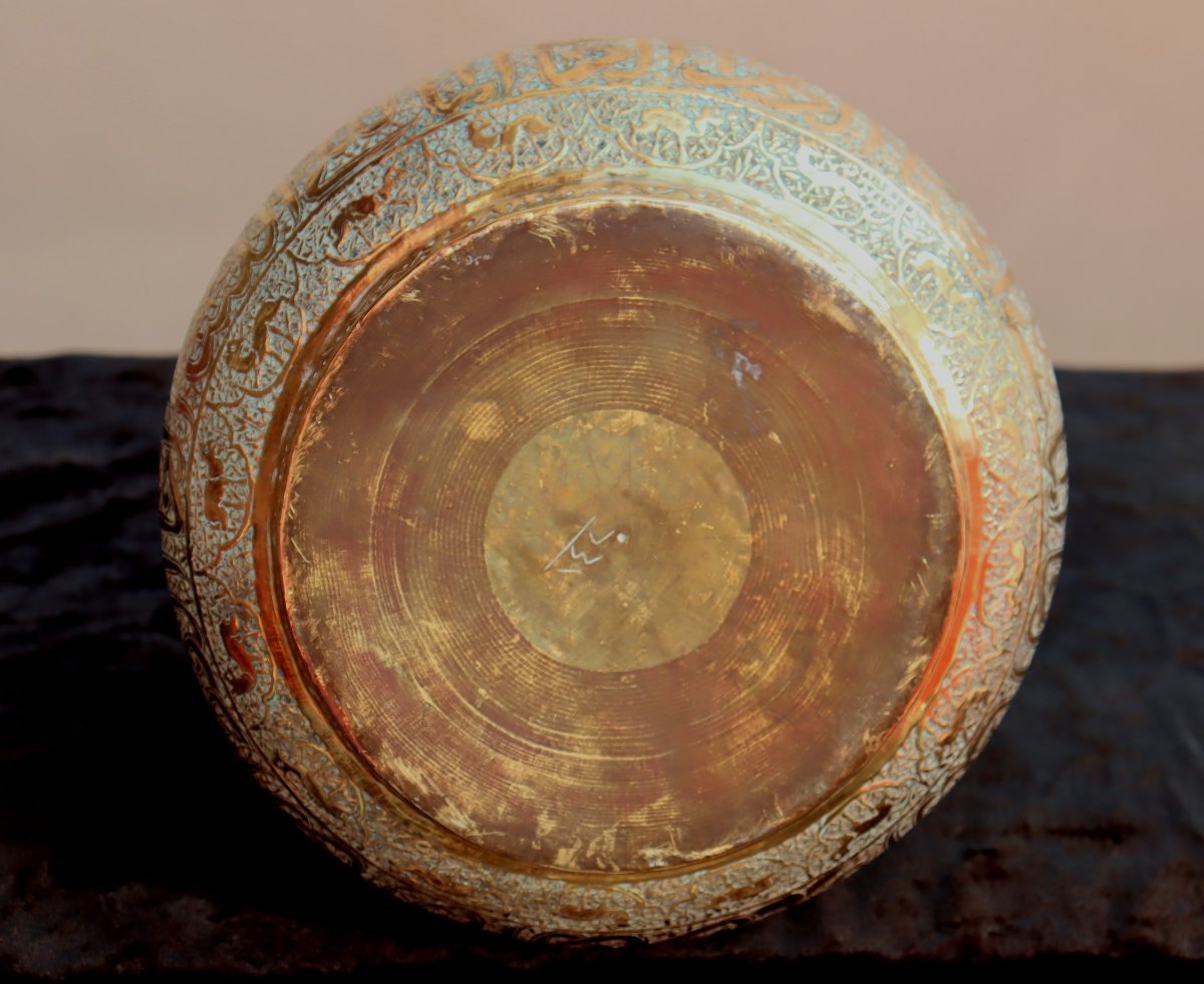 PERSE DEBUT XXe : "GRAND CACHE-POT EN LAITON CISELE"-photo-2