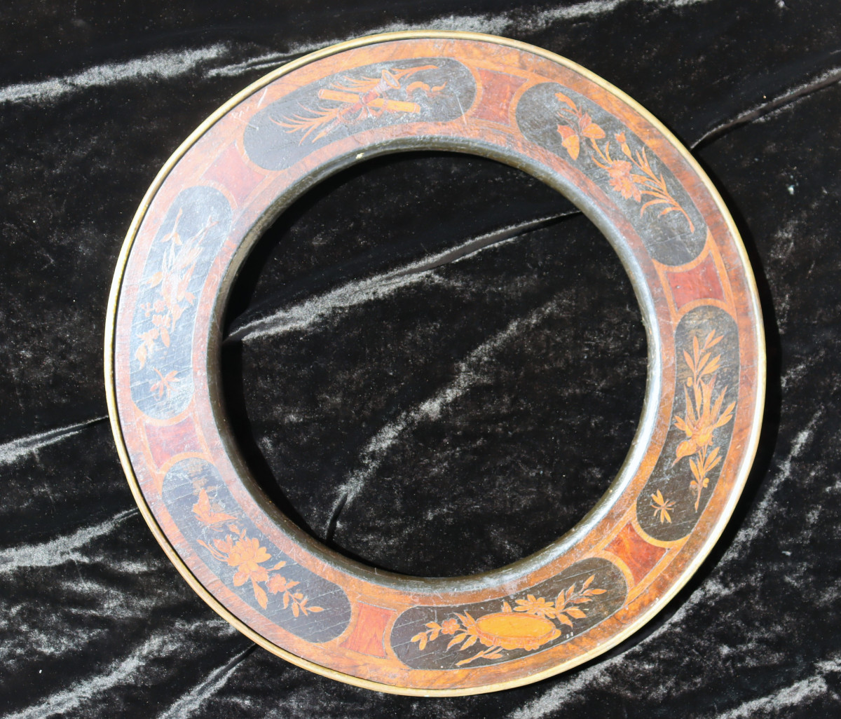 Italy, Early 19th Century : "elegant Tondo Frame"