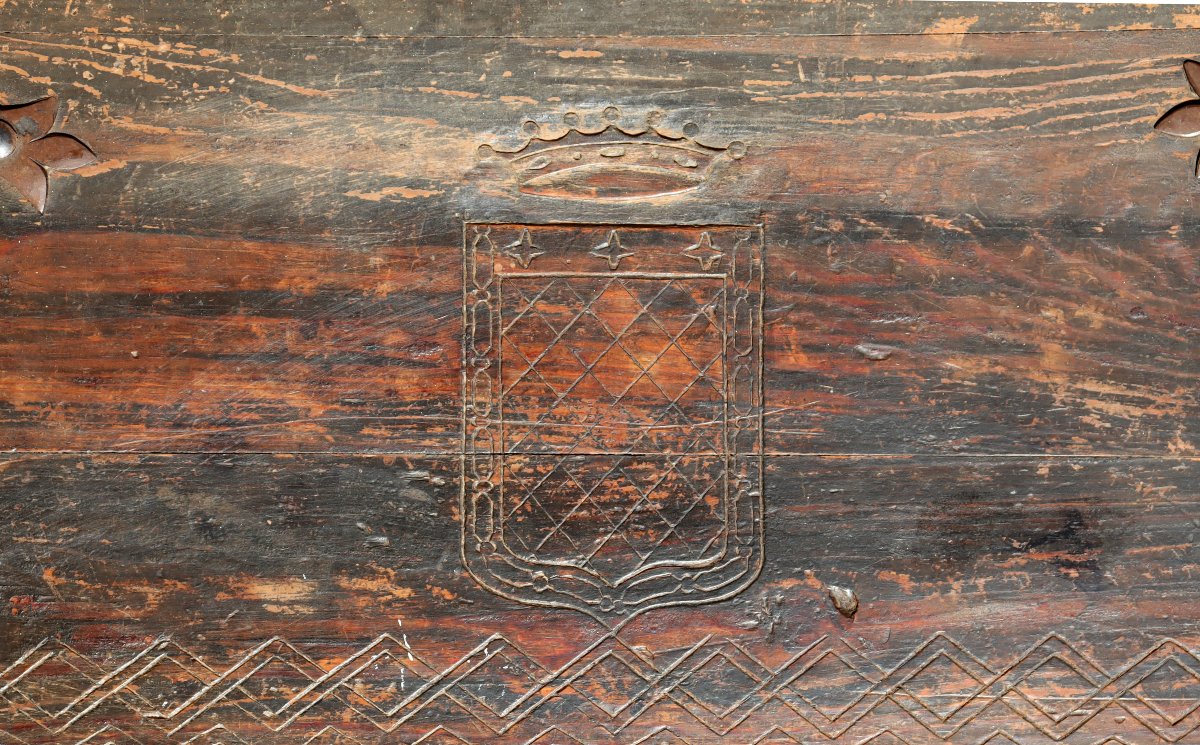 PYRENEES XVIe OU AVANT : "INCROYABLE COFFRE GOTHIQUE MONOXYLE"-photo-5