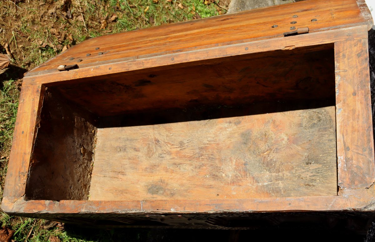 PYRENEES XVIe OU AVANT : "INCROYABLE COFFRE GOTHIQUE MONOXYLE"-photo-6