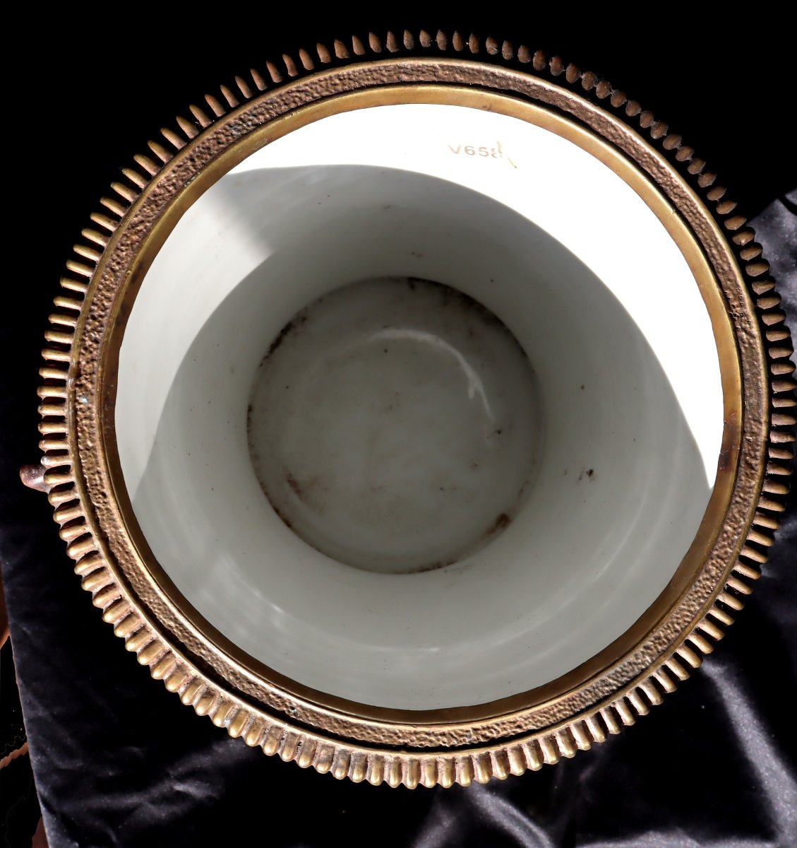 CHINE XXe : "GRAND CACHE-POT PORCELAINE MONTE BRONZE"-photo-2