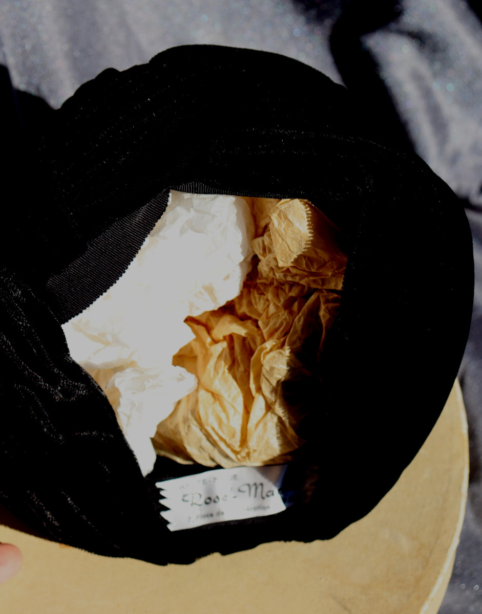 Hat Box From The Maison Caroline Reboux In Paris-photo-1