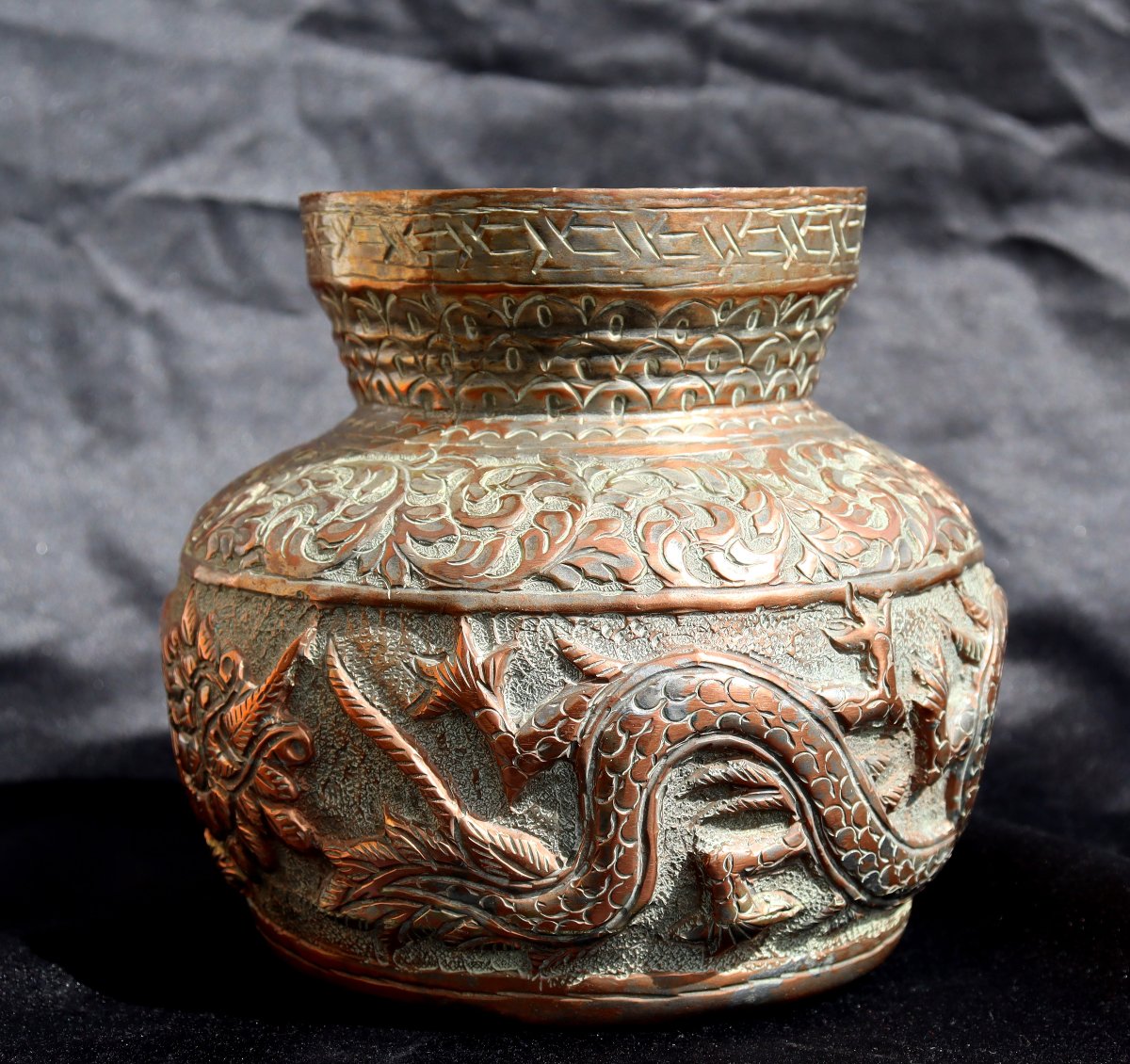 Early 20th Century Asia :  "vase With Dragons"-photo-2