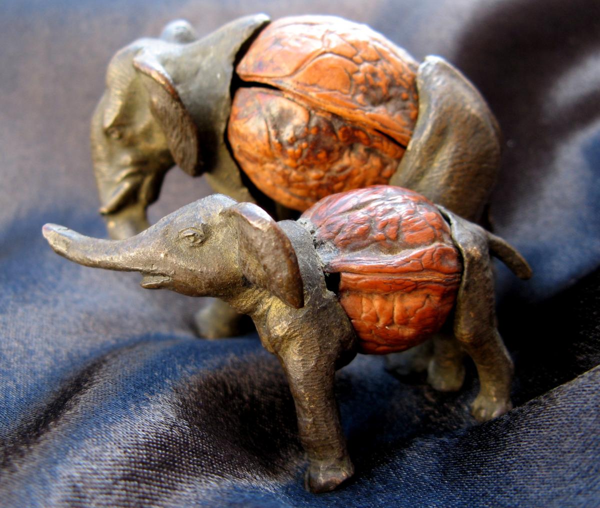 Bronze And Nuts : Elephant And Its Small-photo-2