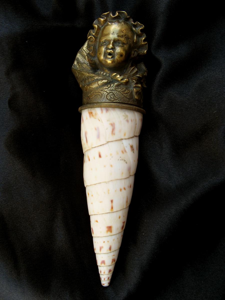 Fragrance Vaporizer With Bronze And Shell