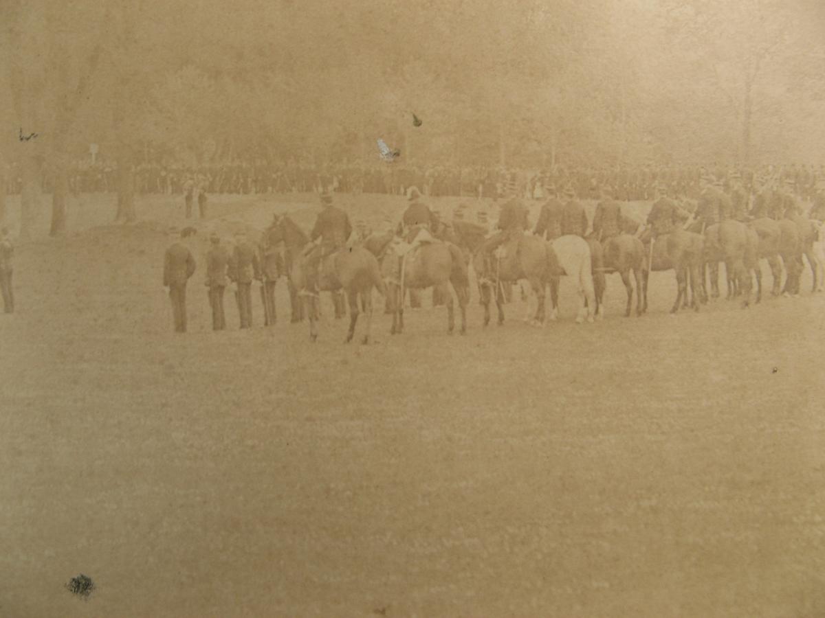 TRES GRANDE PHOTOGRAPHIE 1850 : "CEREMONIE MILITAIRE""-photo-4
