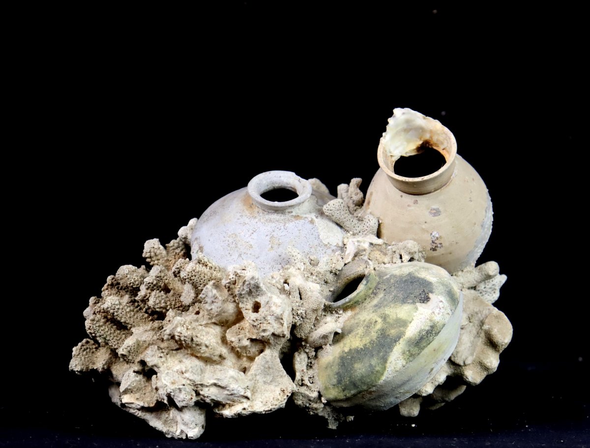 Assembly Of Objects From Underwater Excavations (ii), Asia