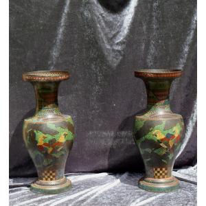 JAPON XIXe : « TRES GRANDE PAIRE DE VASES EN EMAUX CLOISONNES"