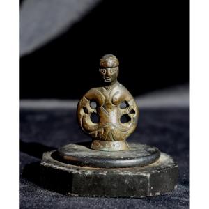 Renaissance : "small Bronze Base Character"