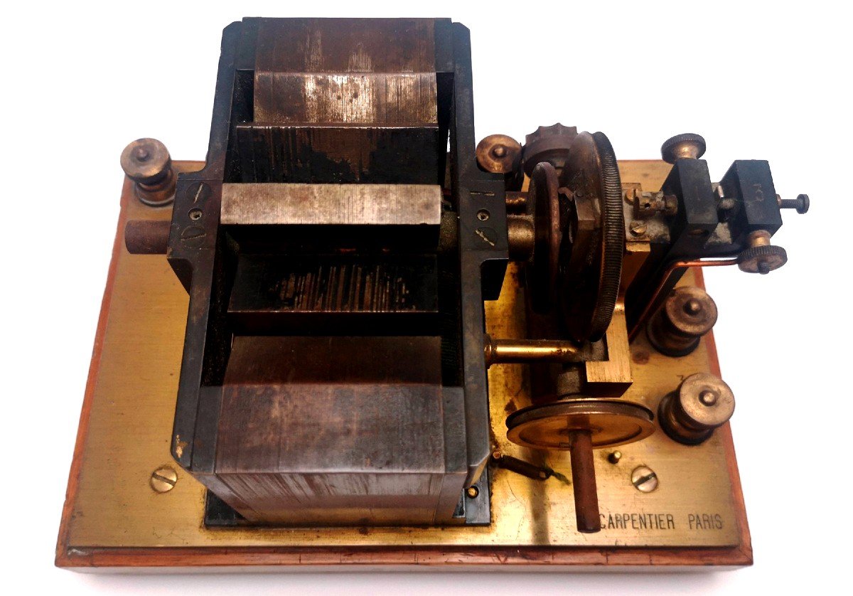 PETIT MOTEUR DYNAMO-ÉLECTRIQUE