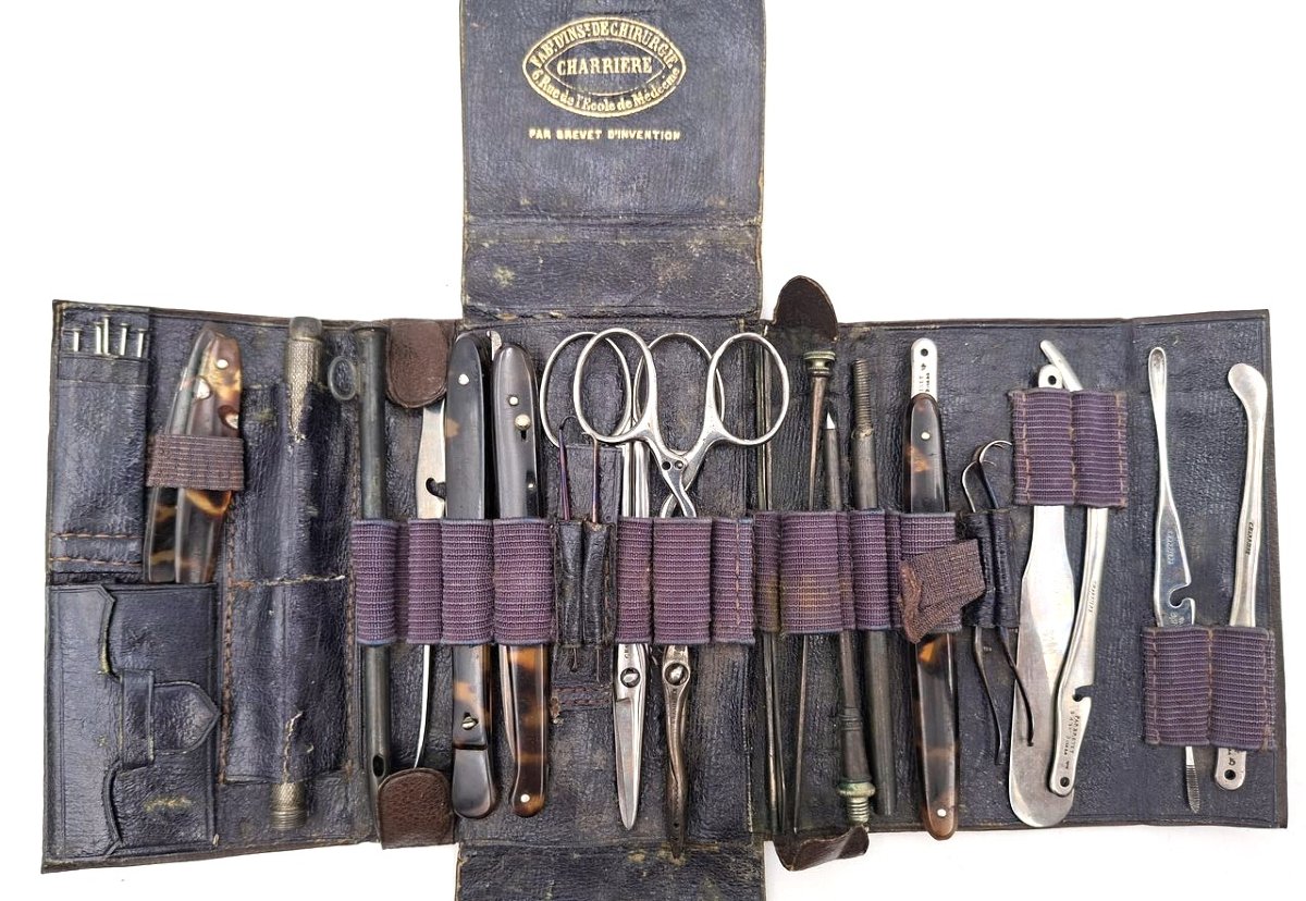 TROUSSE DE CHIRURGIE CHARRIÈRE
